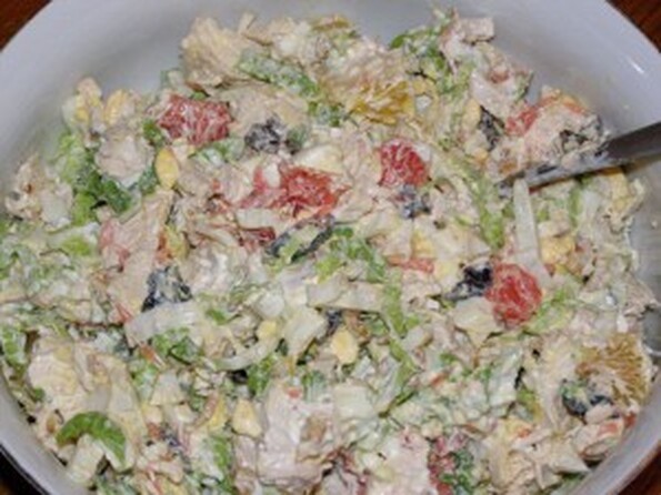 Салат с курицей болгарским перцем и кетчупом Салат с курицей болгарским перцем и кетчупом